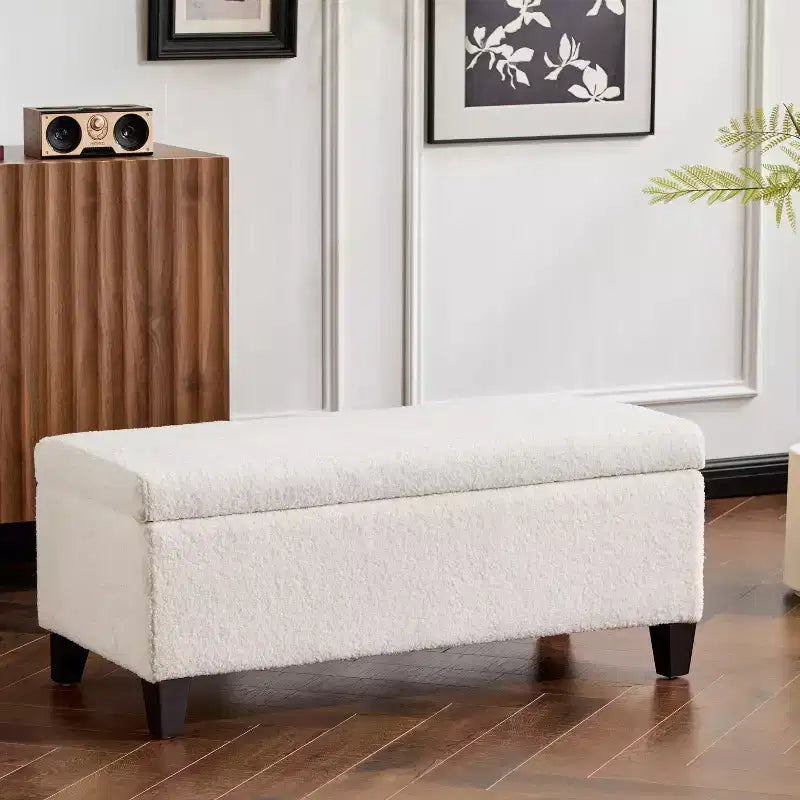 Pouf contenitore imbottito in bouclé con coperchio apribile