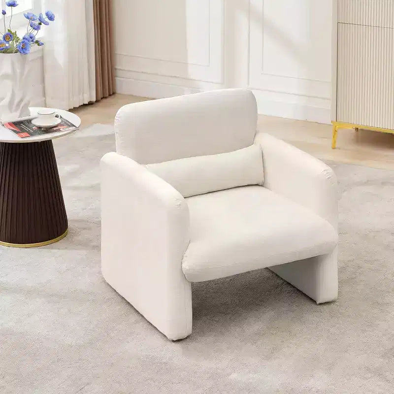 Poltrona Accent in ciniglia color crema con cuscino lombare e struttura in legno