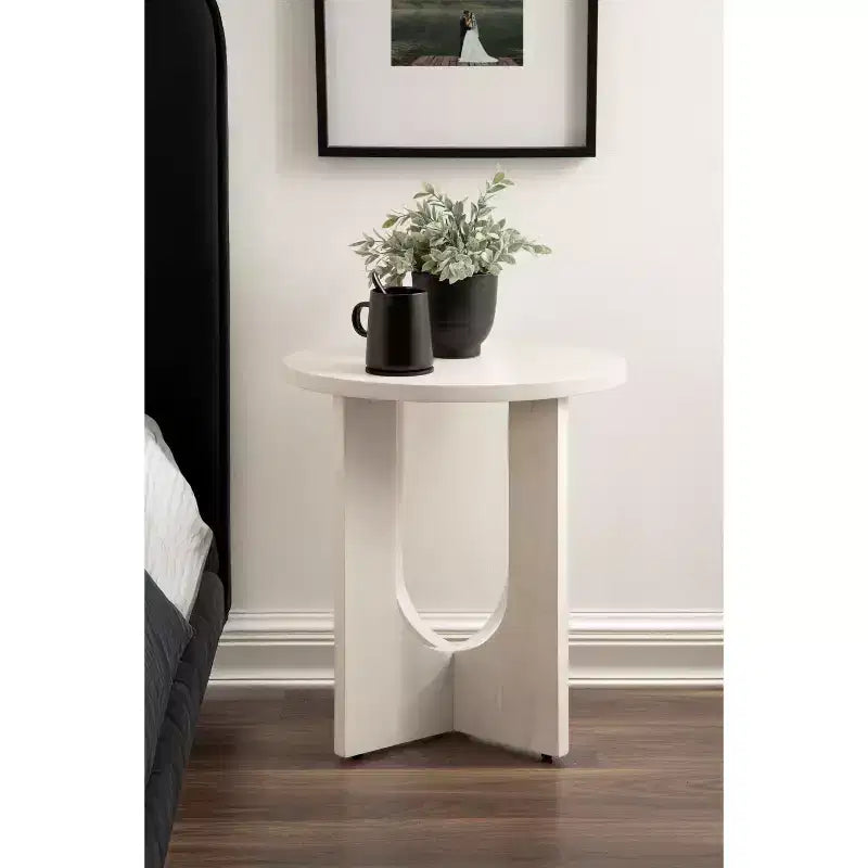 Tavolino ovale in legno con base geometrica