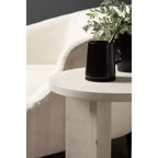 Tavolino ovale in legno con base geometrica