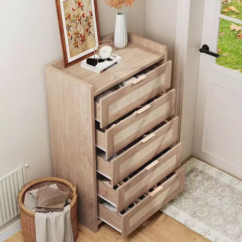 Cassettiera a 5 cassetti in rattan con pannelli intrecciati – Mobiletto da 117 cm