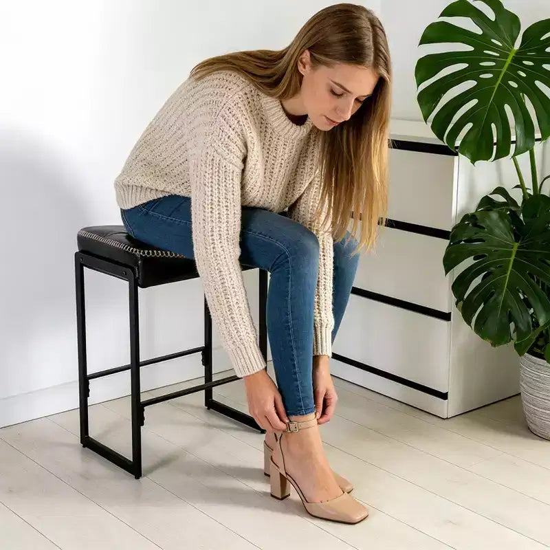 Sgabello da bancone da 60 cm con sedile in similpelle e poggiapiedi