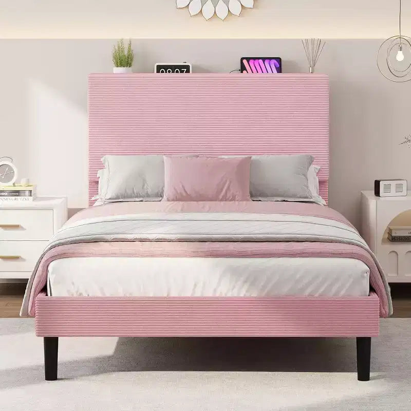 Letto imbottito a piattaforma in velluto a coste rosa per letto singolo con testiera contenitore e stazione di ricarica