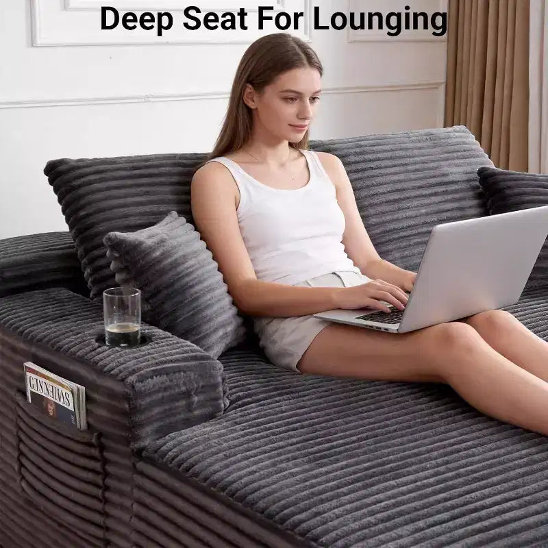 Divano componibile doppio con chaise longue, seduta profonda e cuscini decorativi, grigio