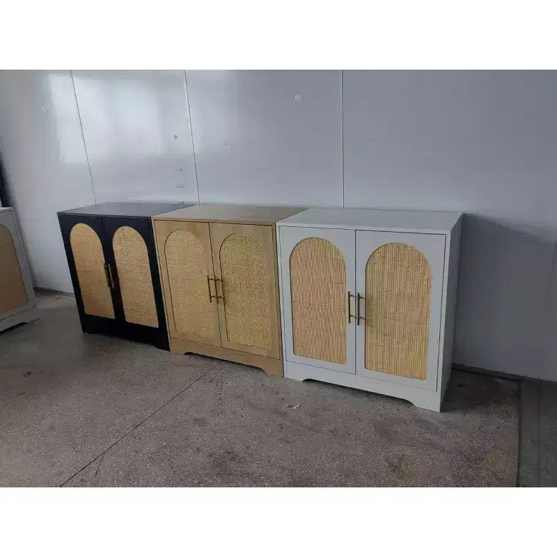 Credenza in rattan con 2 ante e ripiano fisso