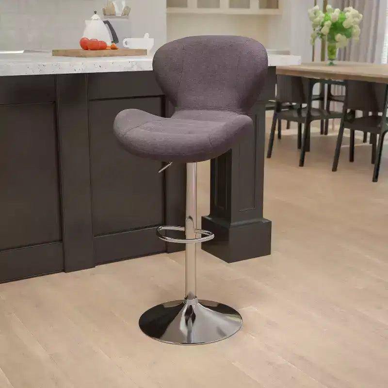 Sgabello da bar contemporaneo ad altezza regolabile con schienale curvo e base cromata