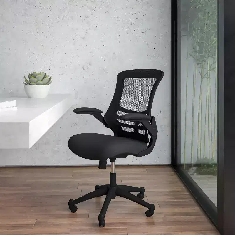 Sedia da ufficio ergonomica girevole in rete a schienale medio con braccioli ribaltabili