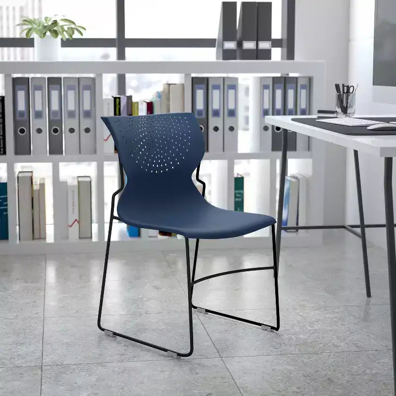 Sedia impilabile con supporto lombare e struttura in metallo